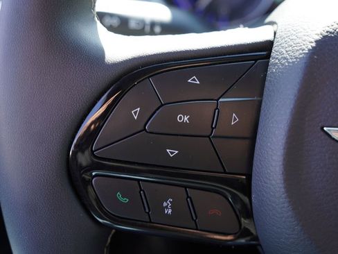 Used 2025 Chrysler Pacifica Limited image 35