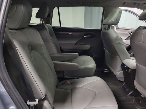 Used 2022 Toyota Highlander Platinum image 22