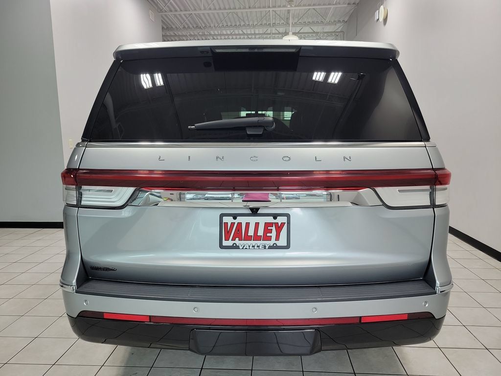 Used 2022 Lincoln Navigator Reserve AWD/4WD image 11