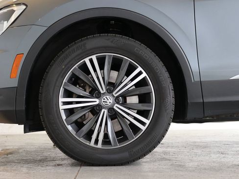 Used 2018 Volkswagen Tiguan SEL AWD/4WD image 48