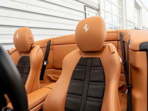 Used 2012 Ferrari California RWD image 11