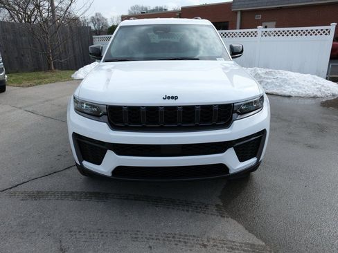 New 2026 Jeep Grand Cherokee Altitude AWD/4WD image 13