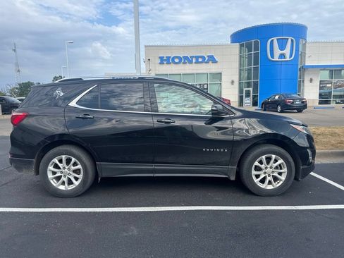 Used 2019 Chevrolet Equinox LT w/ Sun & Navigation Package AWD/4WD image 3