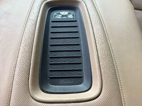 Used 2019 Cadillac Escalade ESV Platinum image 19