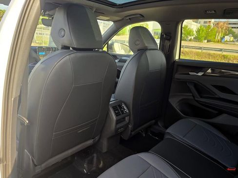 New 2026 Volkswagen Tiguan SE R-Line FWD image 21