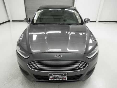 Used 2016 Ford Fusion SE FWD image 2