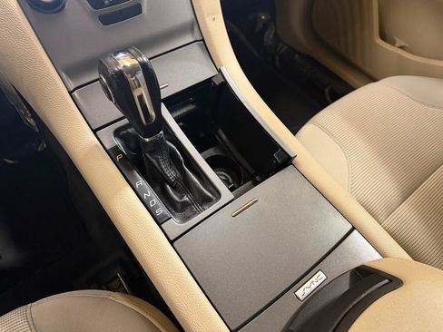 Used 2016 Ford Taurus SEL FWD image 19