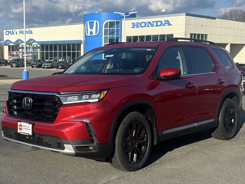 New 2025 Honda Pilot Touring image 1