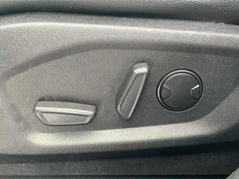 Used 2023 Ford Edge Titanium image 19