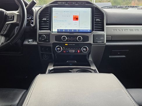 Used 2022 Ford F250 Lariat w/ Black Appearance Package image 10