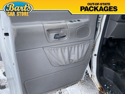 Used 2001 Ford E-250 and Econoline 250 image 12