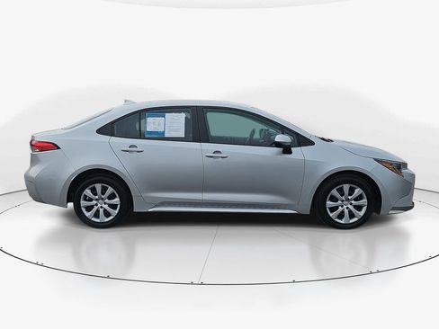 Used 2024 Toyota Corolla LE image 3