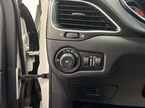Used 2019 Jeep Cherokee Trailhawk w/ Cold Weather Group AWD/4WD image 11