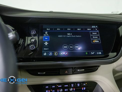 Used 2022 Buick Envision Avenir w/ Technology Package II FWD image 17