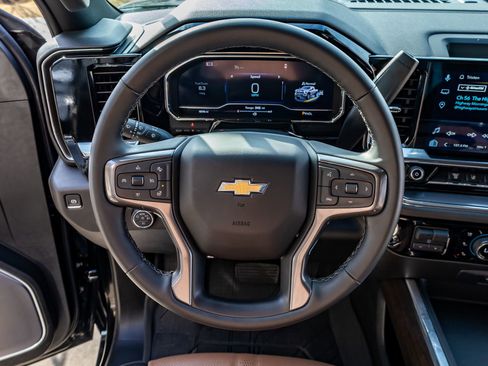 Used 2025 Chevrolet Silverado 3500 High Country w/ Technology Package image 17