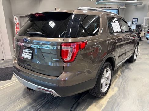 Used 2016 Ford Explorer XLT w/ Equipment Group 202A AWD/4WD image 31
