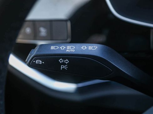 New 2025 Audi Q3 2.0T Premium image 38