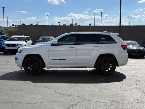 Used 2020 Jeep Grand Cherokee Altitude RWD image 11