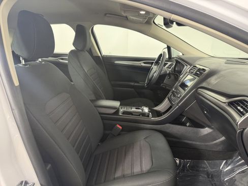 Used 2020 Ford Fusion SE FWD image 10
