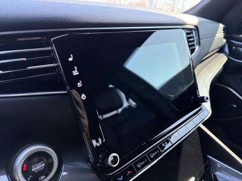 Used 2024 Jeep Wagoneer 4WD w/ Premium Group I image 37