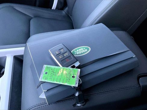 Used 2025 Land Rover Defender 110 S image 34