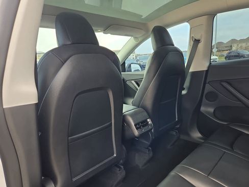 Used 2022 Tesla Model Y Performance image 16