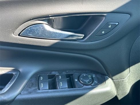 Used 2021 Chevrolet Equinox LT image 15