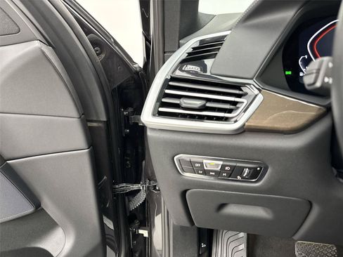 Used 2022 BMW X5 xDrive40i w/ Premium Package AWD/4WD image 31