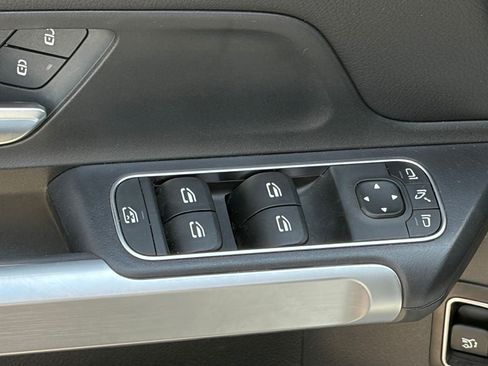 Used 2025 Mercedes-Benz GLB 250 image 7