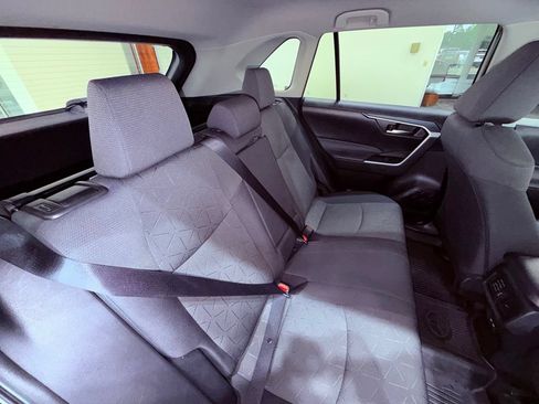 Used 2022 Toyota RAV4 XLE AWD/4WD image 10