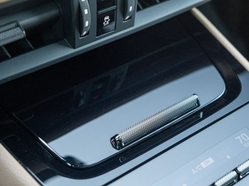 Certified 2025 Porsche Cayenne image 22