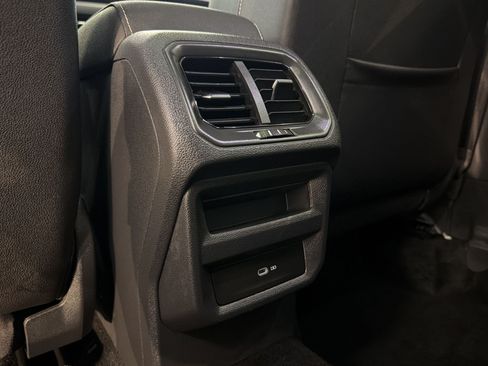 Certified 2024 Volkswagen Taos SE w/ Panoramic Sunroof Package FWD image 33