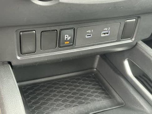 Used 2025 Nissan Frontier SV RWD image 26