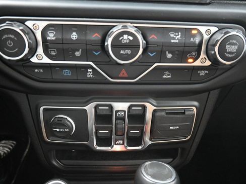 Used 2022 Jeep Wrangler Unlimited Sahara w/ Cold Weather Group image 15