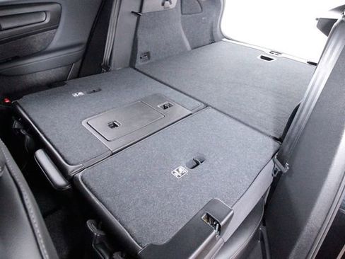 Certified 2025 Volvo XC40 B5 Core image 33