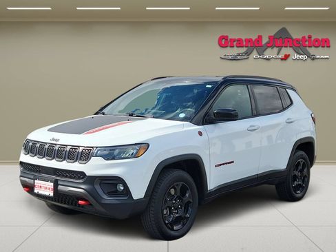 Used 2023 Jeep Compass Trailhawk AWD/4WD image 3