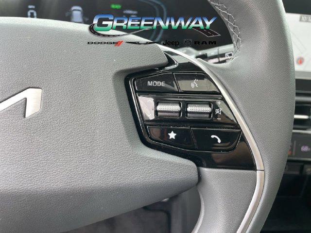 Used 2025 Kia Niro EX Touring FWD image 26