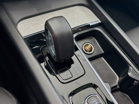 Used 2025 Volvo XC60 B5 Plus image 25