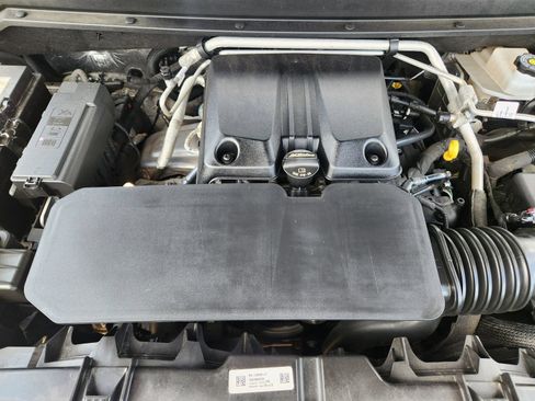 Used 2025 Chevrolet Colorado ZR2 w/ Technology Package AWD/4WD image 34