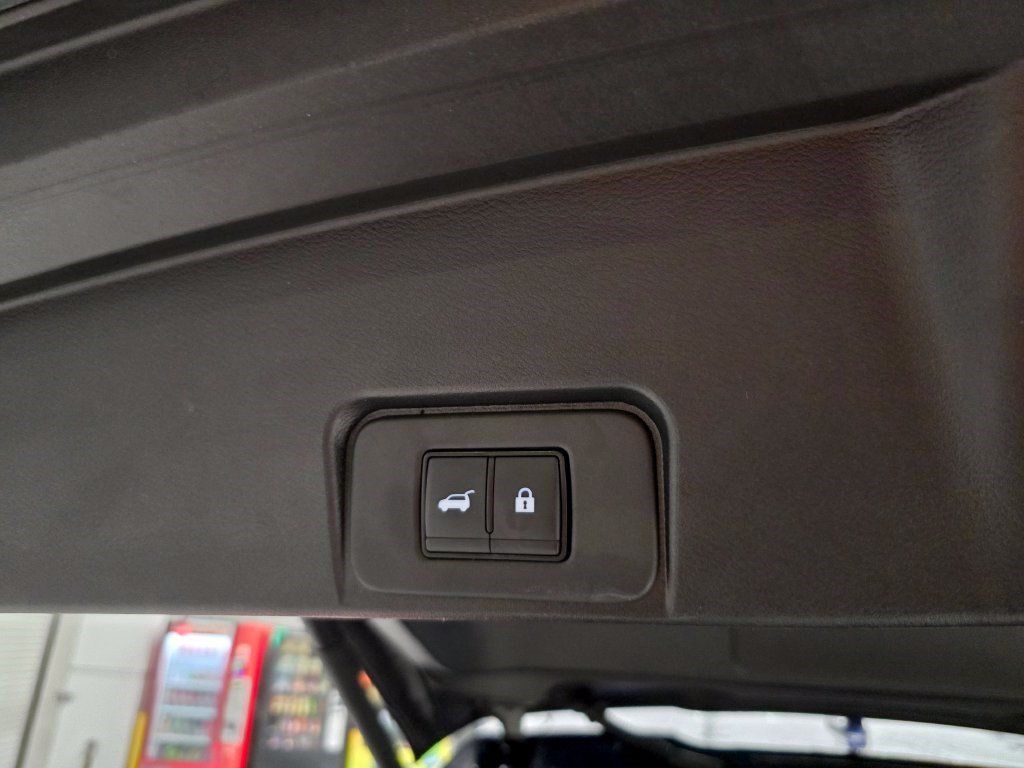 Used 2025 Nissan Rogue SV FWD image 39