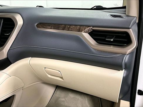 Used 2021 GMC Acadia Denali w/ Denali Technology Package image 16