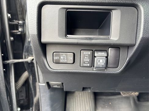 Used 2017 Toyota Tacoma Limited image 39