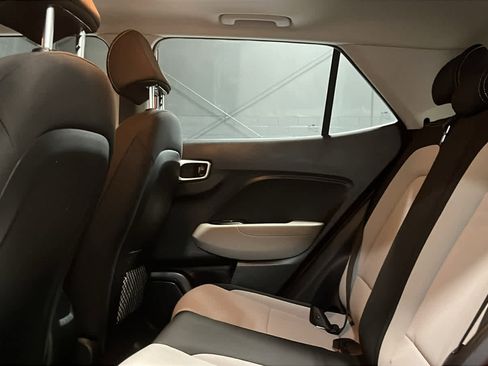 Used 2023 Hyundai Venue SEL FWD image 21