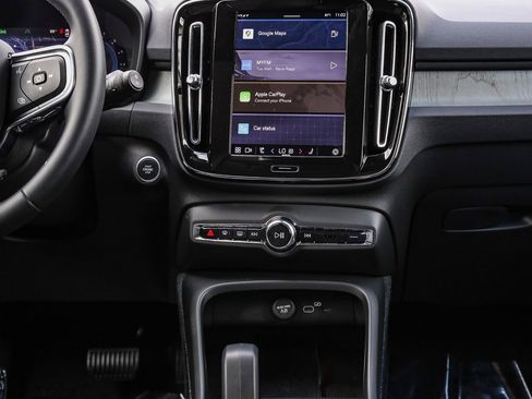 New 2025 Volvo XC40 B5 Core w/ Climate Package image 13