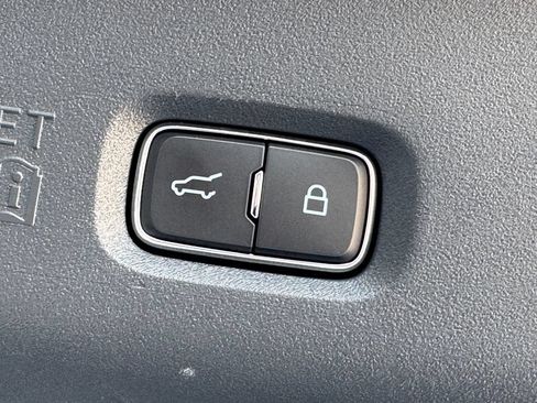 Used 2025 Ford Expedition Platinum AWD/4WD image 39