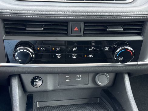 Used 2025 Nissan Rogue S FWD image 2