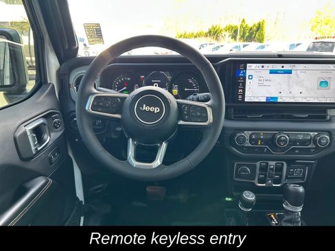 Used 2024 Jeep Wrangler Unlimited Sahara AWD/4WD image 16