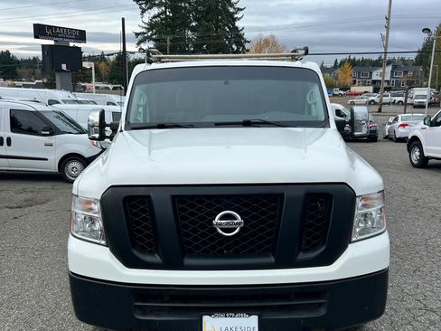 Used 2018 Nissan NV 3500 SV image 2