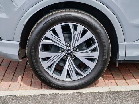 Used 2023 Audi Q4 e-tron Premium w/ Convenience Package image 10