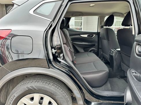 Used 2020 Nissan Rogue Sport S image 16